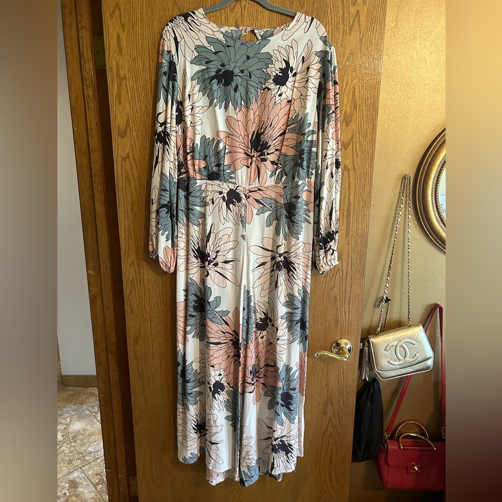 ASOS CURVE FLORAL JUMPSUIT. NWT